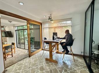 Gran oficina vistosa y cómoda, incluye mobiliario Gran oficina vistosa y cómoda, incluye mobiliario