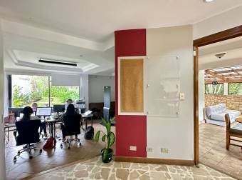 Gran oficina vistosa y cómoda, incluye mobiliario Gran oficina vistosa y cómoda, incluye mobiliario