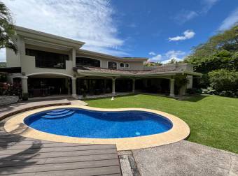 Espectacular casa a pasos del Campo de Golf