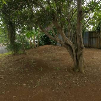 Se vende casa con patio en San Isidro Heredia 26-564