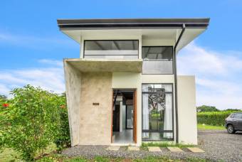 Venta de Casa ideal para Inversión en La Fortuna de San Carlos 26-640