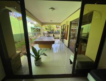 Hermosa casa con apartamentos en Paraiso de Cartago
