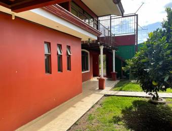 Hermosa casa con apartamentos en Paraiso de Cartago