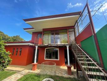 Hermosa casa con apartamentos en Paraiso de Cartago