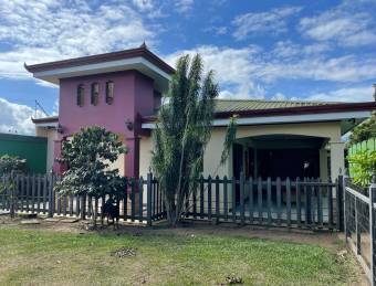 Hermosa casa con apartamentos en Paraiso de Cartago