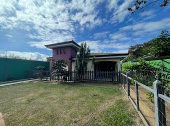 Hermosa casa con apartamentos en Paraiso de Cartago