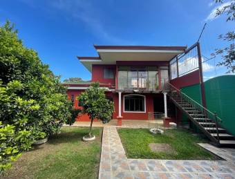 Hermosa casa con apartamentos en Paraiso de Cartago