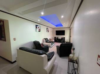 Hermosa casa con apartamentos en Paraiso de Cartago