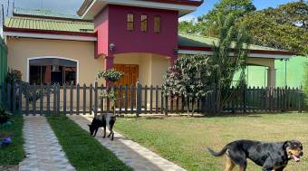 Hermosa casa con apartamentos en Paraiso de Cartago