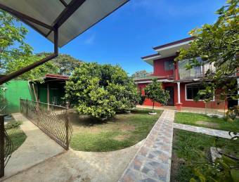 Hermosa casa con apartamentos en Paraiso de Cartago