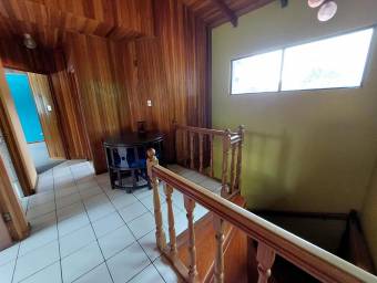 Se vende casa con amplio patio en San Rafael Heredia 25-1806