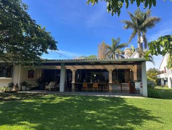 Se vende casa en Belén Heredia 26-946