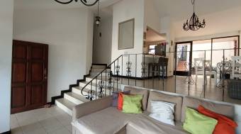 VENTA DE CASA EN LOMAS DE AYARCO SUR VENTA DE CASA EN LOMAS DE AYARCO SUR