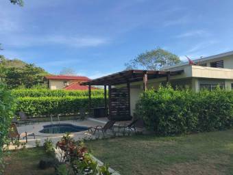 AMPLIA PROPIEDAD EN VENTA CON 3 APARTAMENTOS, SANTA CRUZ TAMARINDO