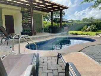 AMPLIA PROPIEDAD EN VENTA CON 3 APARTAMENTOS, SANTA CRUZ TAMARINDO
