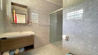 AMPLIA PROPIEDAD EN VENTA CON 3 APARTAMENTOS, SANTA CRUZ TAMARINDO