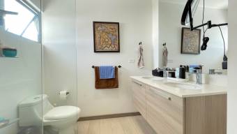 VENTA HERMOSA CASA DOS PLANTAS EN SAN ANTONIO DE ESCAZU