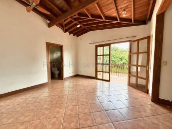 Se vende casa con oportunidad de inversión en San Francisco Heredia 26-1661