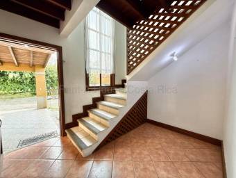Se vende casa con oportunidad de inversión en San Francisco Heredia 26-1661