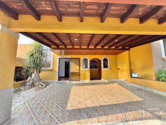 Se vende casa con oportunidad de inversión en San Francisco Heredia 26-1661