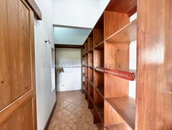 Se vende casa con oportunidad de inversión en San Francisco Heredia 26-1661