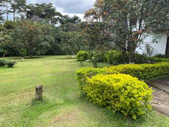 Se vende casa con uso de suelo mixto en San Pedro Barva 26-1533