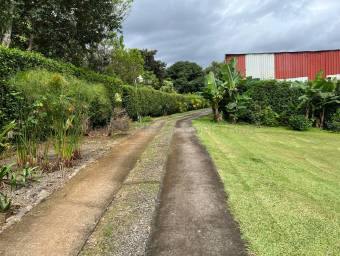 Se vende casa con uso de suelo mixto en San Pedro Barva 26-1533