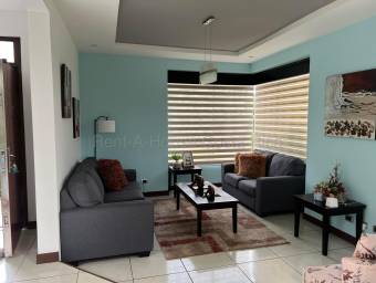 Se vende casa con uso de suelo mixto en San Pedro Barva 26-1533