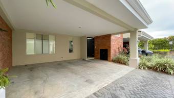 CASA EN VENTA DE 2 PLANTAS EN CONDOMINIO. SAN ANTONIO DE DE ESCAZU