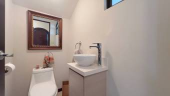 CASA EN VENTA EN CONDOMINIO EN LOMAS DE AYARCO SUR. CURRUDABAT