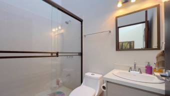 CASA EN VENTA EN CONDOMINIO EN LOMAS DE AYARCO SUR. CURRUDABAT