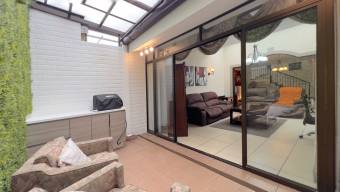 CASA EN VENTA EN CONDOMINIO EN LOMAS DE AYARCO SUR. CURRUDABAT