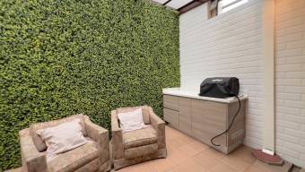 CASA EN VENTA EN CONDOMINIO EN LOMAS DE AYARCO SUR. CURRUDABAT