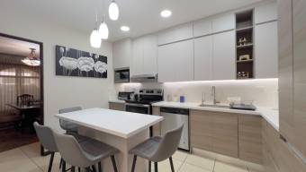 CASA EN VENTA EN CONDOMINIO EN LOMAS DE AYARCO SUR. CURRUDABAT