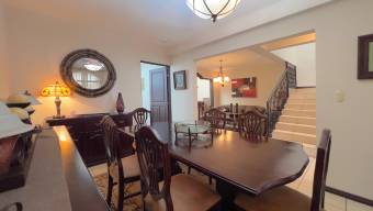 CASA EN VENTA EN CONDOMINIO EN LOMAS DE AYARCO SUR. CURRUDABAT