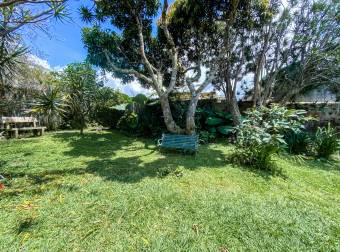 Venta casa con jardín, cerca instalaciones UCR, ideal para apartamentos