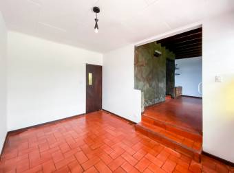 Venta casa con jardín, cerca instalaciones UCR, ideal para apartamentos