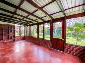 Venta casa con jardín, cerca instalaciones UCR, ideal para apartamentos