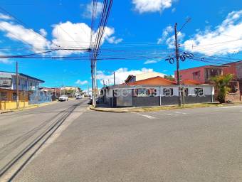 VENTA DE PROPIEDAD ESQUINERA CASALOCAL COMERCIAL. EN DESAMPARADOS.