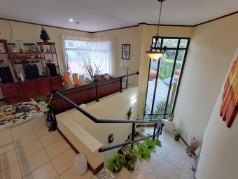 VENTA DE CASA RODEADA DE NATURALEZA CLIMA FRESCO. PRECIO NEGOCIABLE.