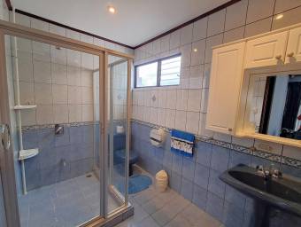 VENTA DE CASA RODEADA DE NATURALEZA CLIMA FRESCO. PRECIO NEGOCIABLE.