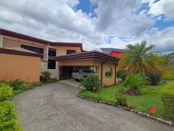 VENTA DE CASA RODEADA DE NATURALEZA CLIMA FRESCO. PRECIO NEGOCIABLE.