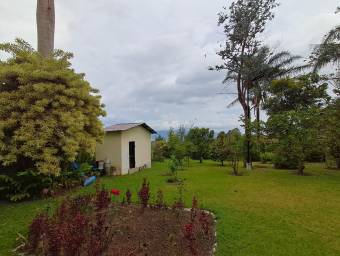 VENTA DE CASA RODEADA DE NATURALEZA CLIMA FRESCO. PRECIO NEGOCIABLE.