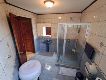 VENTA DE CASA RODEADA DE NATURALEZA CLIMA FRESCO. PRECIO NEGOCIABLE.