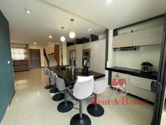 SE VENDE HERMOSA CASA CON PATIO AMPLIO. CASA IMPECABLE