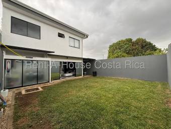 SE VENDE CASA EN LA UNIÓN CARTAGO. CASA MODERNA CON PATIO