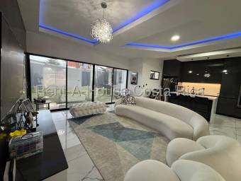 SE VENDE CASA EN LA UNIÓN CARTAGO. CASA MODERNA CON PATIO