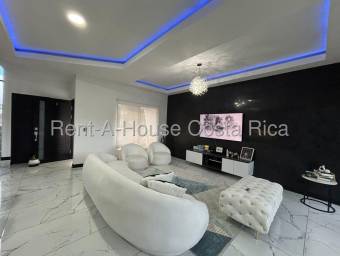 SE VENDE CASA EN LA UNIÓN CARTAGO. CASA MODERNA CON PATIO