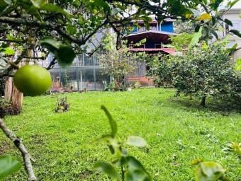 VENTA DE CASA CON AMPLIOS ESPACIOS EN SANTO DOMINGO DE HEREDIA.