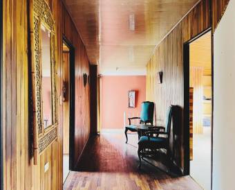 VENTA DE CASA CON AMPLIOS ESPACIOS EN SANTO DOMINGO DE HEREDIA.